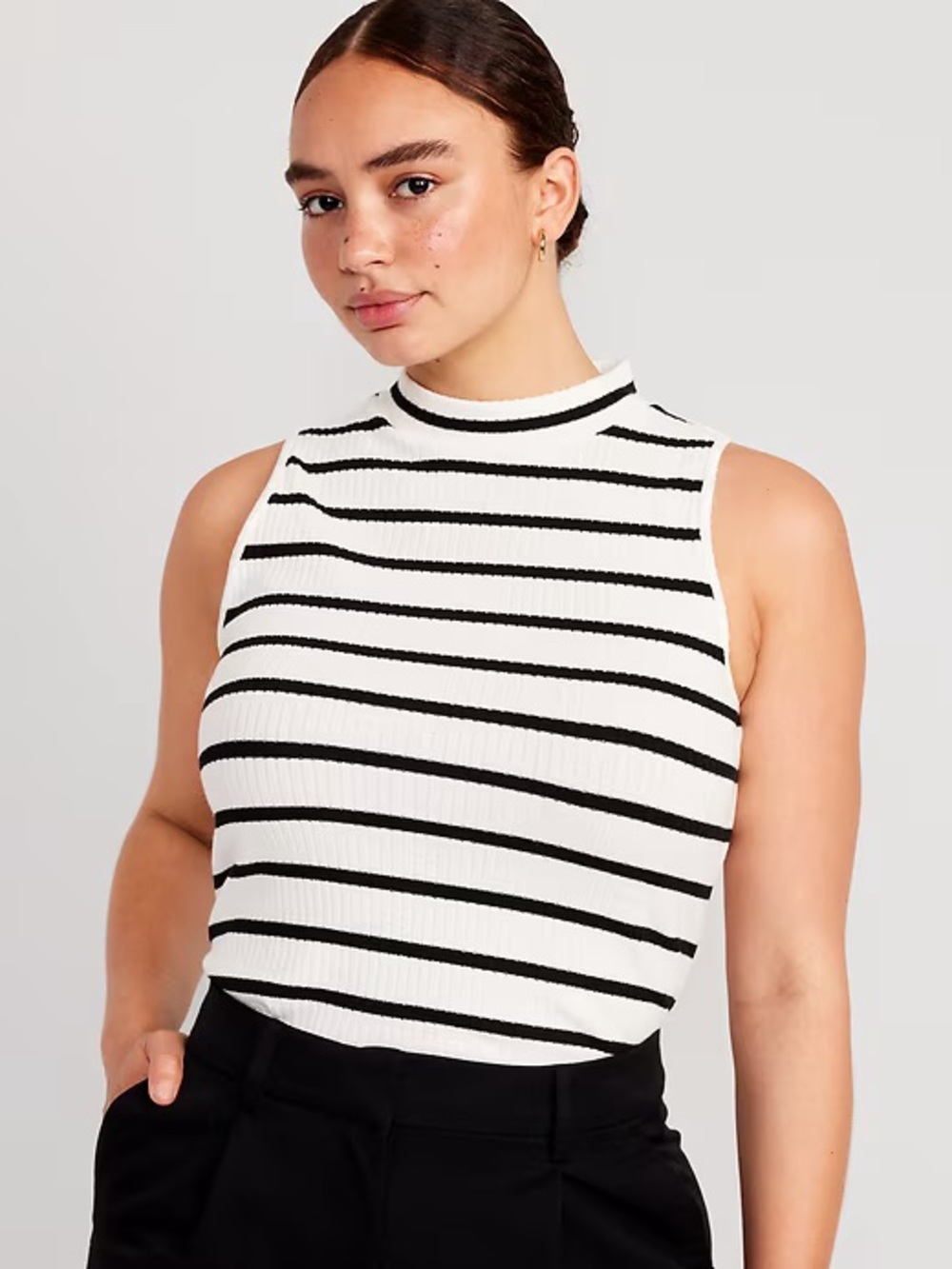 Old Navy Ribbed Mock Neck Sleeveless Tank in White with Black Stripes